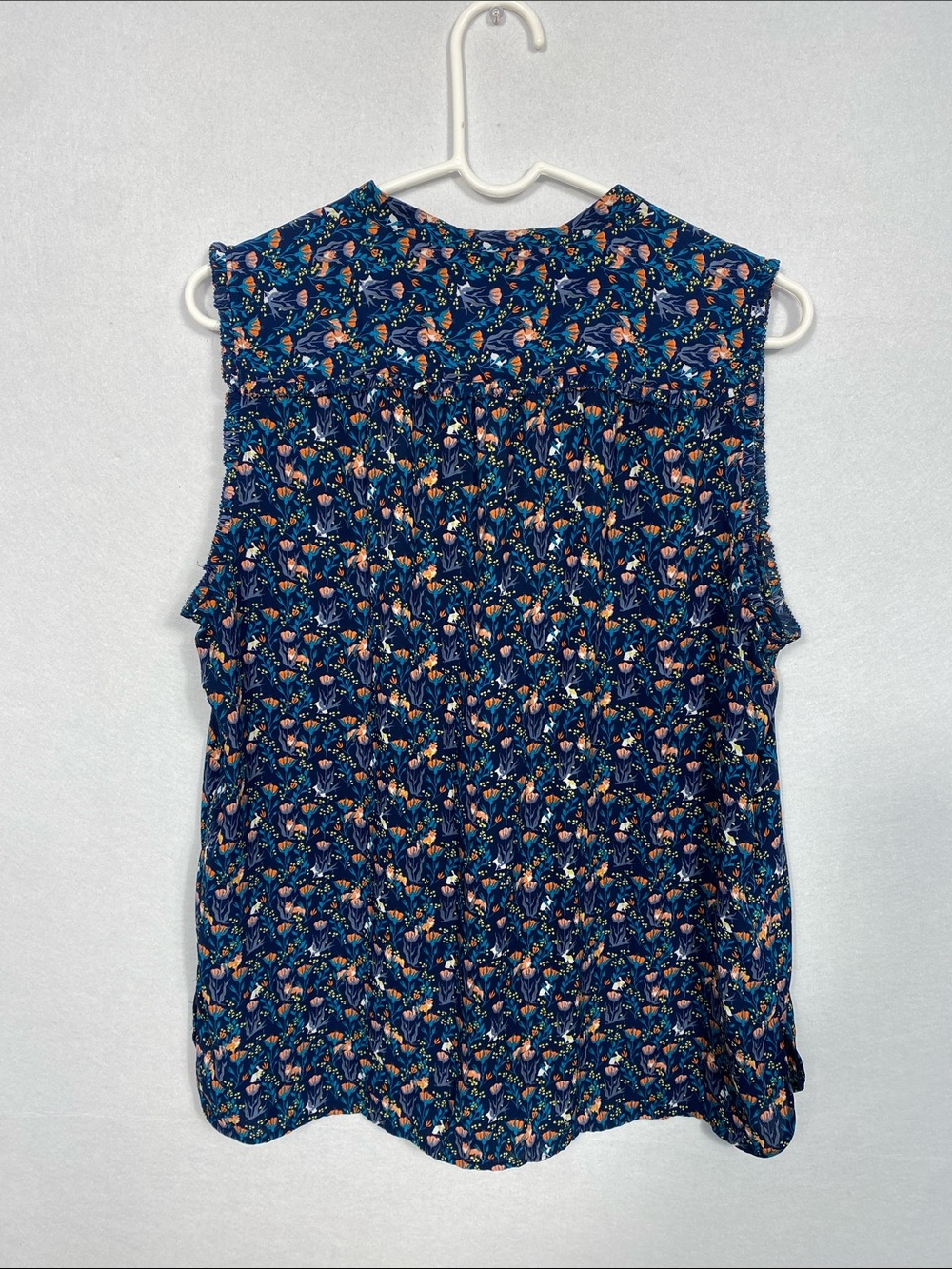 LOFT Navy Floral Sleeveless Blouse Forest scene fox & bunnies size large - Picture 7 of 10